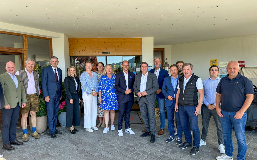 Wirtschaftsbund Kitzbühel fördert direkten Austausch bei Betriebsbesuch
