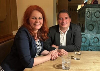 Halbzeitbilanz: Wirtschaftliche Impulse durch Investitionen in Bildung, Pflege, Gesundheit und Wissenschaft im Bezirk Kitzbühel