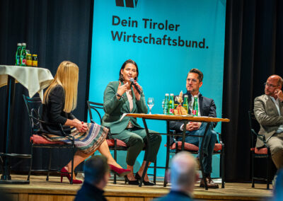 Volles Haus beim Wirtschaftsbund-Weißwurstessen in der Alpenrast Tyrol