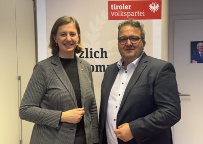 Finanzstaatssekretärin Eibinger-Miedl und Nationalrat Mair ziehen positive Zwischenbilanz der Bundesregierung