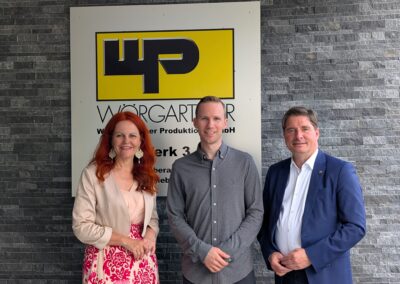 Sommertour in Kitzbühel: Landesrätin Cornelia Hagele und LAbg. Peter Seiwald bei Wörgartner GmbH